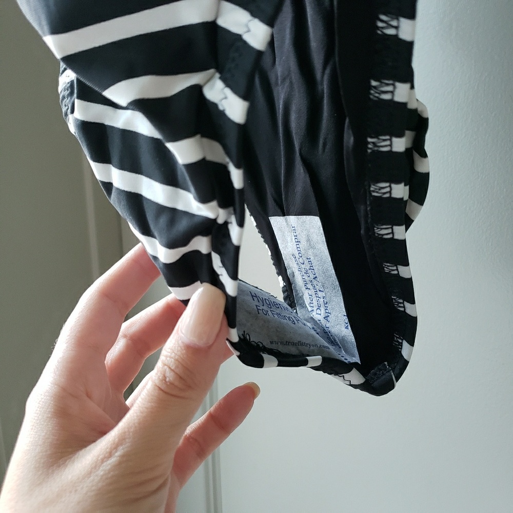 NASTY GAL Strip One Piece Swimsuit - Picture 5 of 8